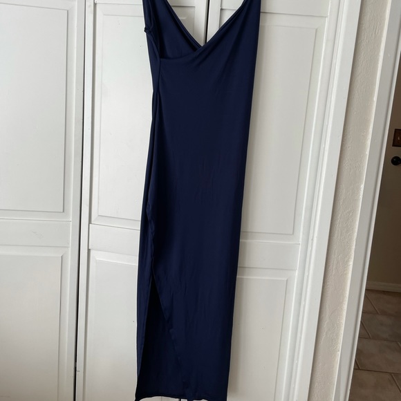 Semi formal dress. - Picture 4 of 4